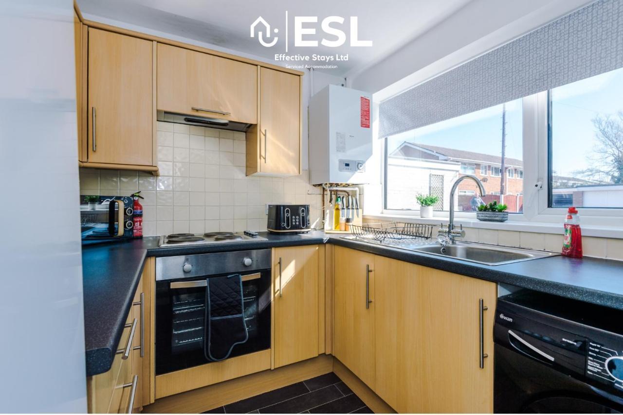 3 Bedroom House With Garden And Driveway Parking - Less Than 10 Mins From Chester City Centre 외부 사진