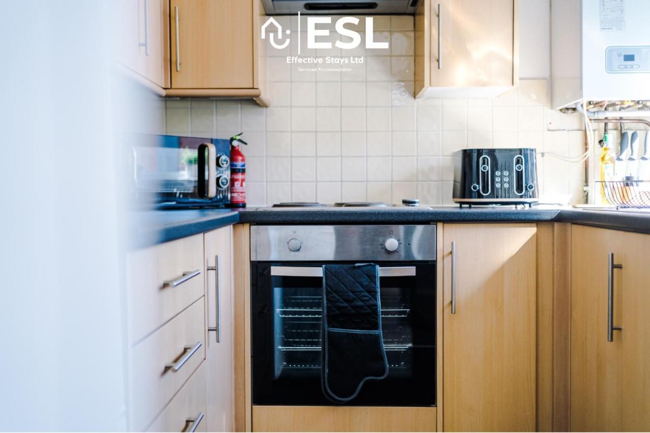 3 Bedroom House With Garden And Driveway Parking - Less Than 10 Mins From Chester City Centre 외부 사진