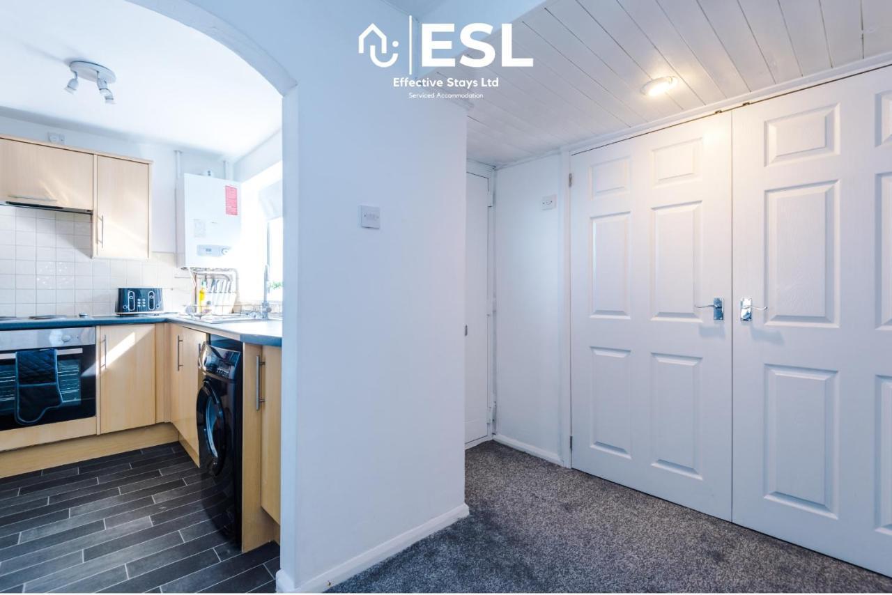 3 Bedroom House With Garden And Driveway Parking - Less Than 10 Mins From Chester City Centre 외부 사진