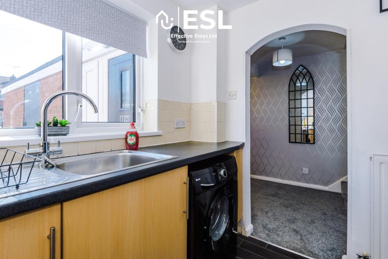 3 Bedroom House With Garden And Driveway Parking - Less Than 10 Mins From Chester City Centre 외부 사진