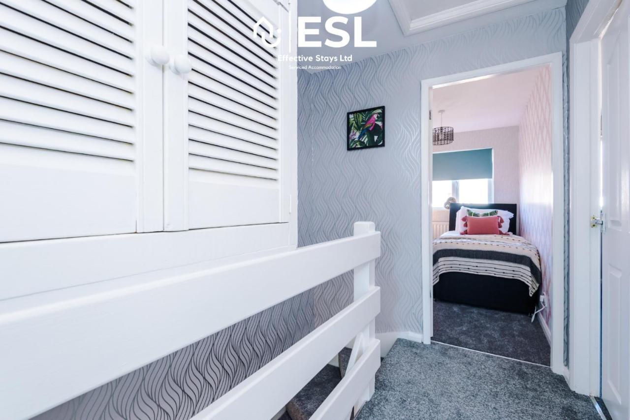 3 Bedroom House With Garden And Driveway Parking - Less Than 10 Mins From Chester City Centre 외부 사진