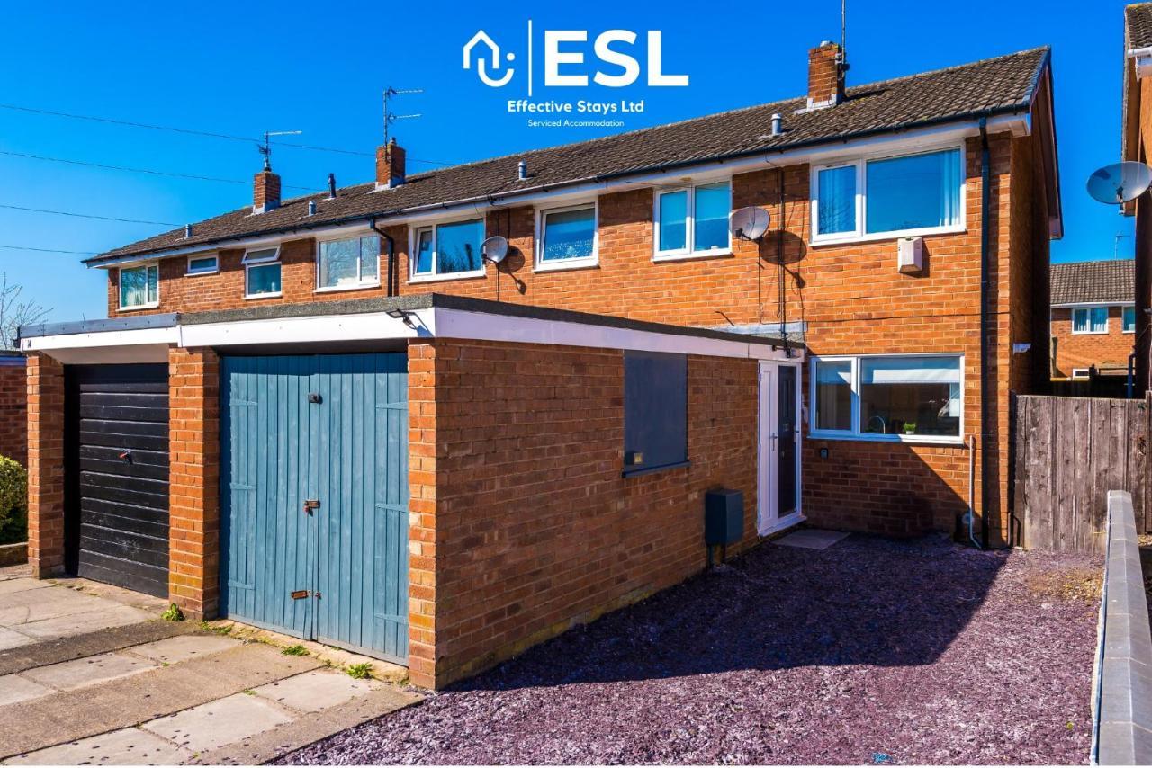 3 Bedroom House With Garden And Driveway Parking - Less Than 10 Mins From Chester City Centre 외부 사진