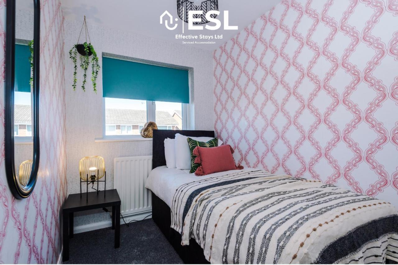 3 Bedroom House With Garden And Driveway Parking - Less Than 10 Mins From Chester City Centre 외부 사진